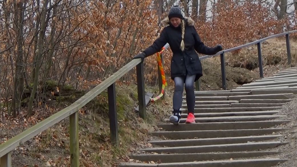 Rose 1804-11 Sock Sprain - Walking down all this stairs with just a aircast - 8 min