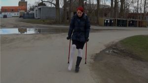 Sunshine 1703-5 Sock Sprain - On my way to a night with my friends - 10 min