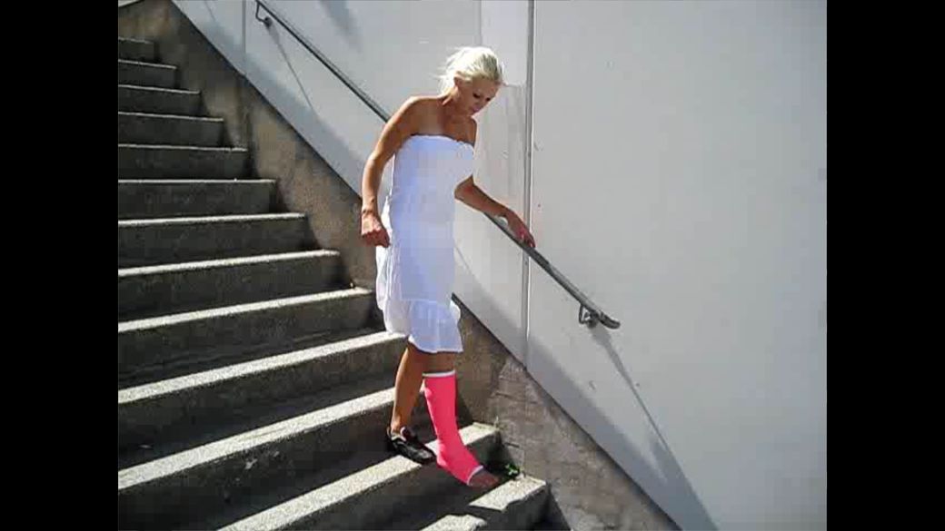 Margaretha 2 SLC - What is the easiest way to climb the stairs? With our without crutches? - 5 min