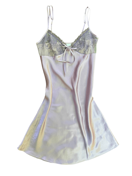 Nuisette violet clair avec broderie 