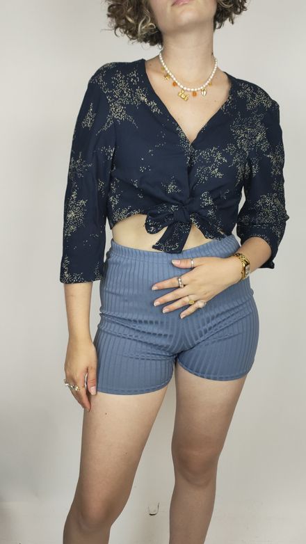 Crop top à noeud bleu 