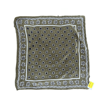 Foulard vert avec edelweiss 