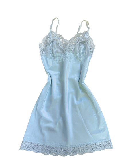 Nuisette bleu clair dentelle blanche 