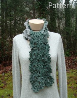Queen Anne&#x27;s Lace Scarf and Neck Warmer