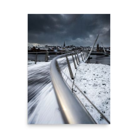 Frozen Motion over the Foyle: An Exclusive AI-Mixed Derry Masterpiece