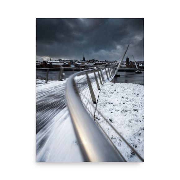 Frozen Motion over the Foyle: An Exclusive AI-Mixed Derry Masterpiece